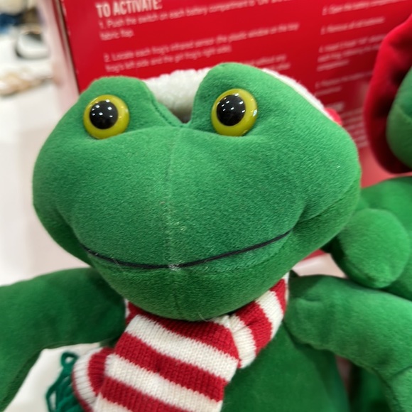 Vintage Christmas Dillards Singing Frog Duet - Picture 6 of 7